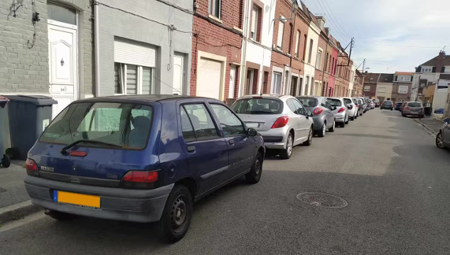 CHANTAL’S RENAULT CLIO, 52 YEARS OLD